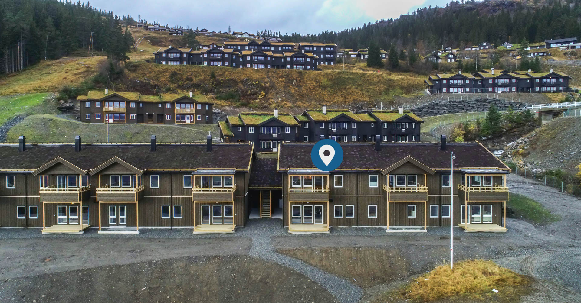 Hytta og fjellomgivelsene på Voss